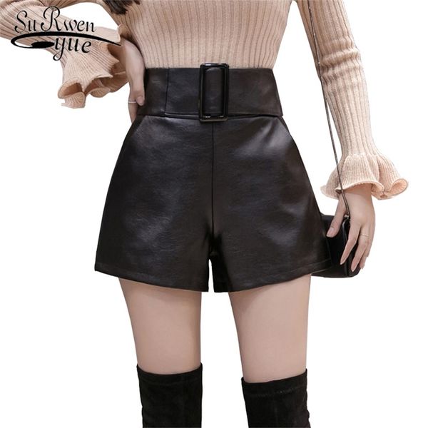 Koreanische PU Kunstleder Shorts Frauen Frühling Herbst Hohe Taille Breite Bein Damen Plus Größe Sexy Schwarz Gürtel Femme 7774 210719