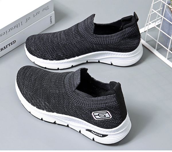 

women's shoes autumn 2021 new breathable soft-soled running shoes casual sports shoe women zz237