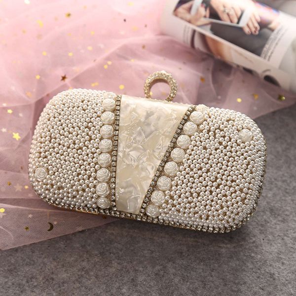

fashion elegant atmosphere pearl dinner luster bright feel comfortable banquet evening bag
