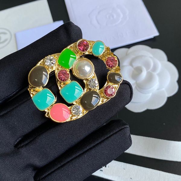 

light luxury famous brand ladies suit brooch fashion letter gold silver multicolor pearls, Gray
