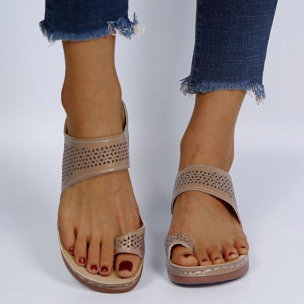 

new for the summer, ladies' casual flip-flops with light soft soles on the beach, Black