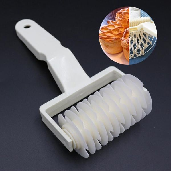 

plastic wire mesh cutter pizza roller knife wire mesh knife baking tool wheel dough pizza roller cutter