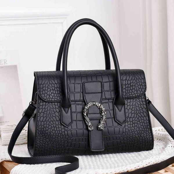 

womens spring new crocodile pattern fashion shoulder bag