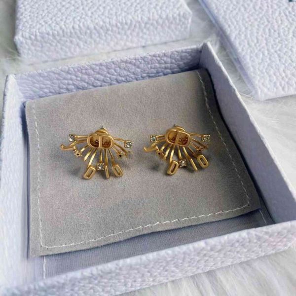 

70% off ja letter fireworks fan-shaped female claw alternative earrings, Silver