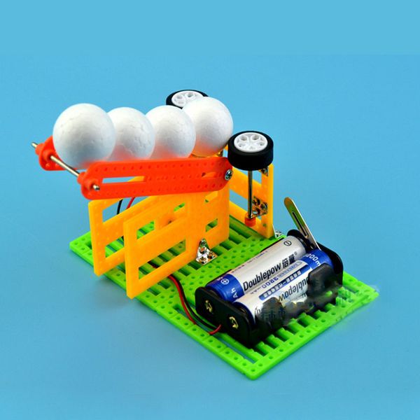 Kinderspaß Wissenschaftsspielzeug Kind DIY hausgemachte automatische Startballmaschine Technologie kleine Produktionsmaterialien