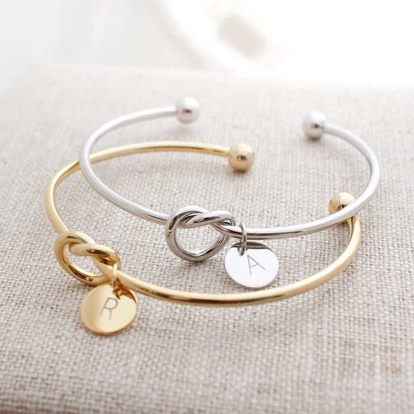 Infinity Amor Knot Ajustável Liga Bangle Pulseira Empilhador Pulseira Com Disco Inicial, Aniversário Amizade Irmãs Presente Da Dama de Honra Q0719