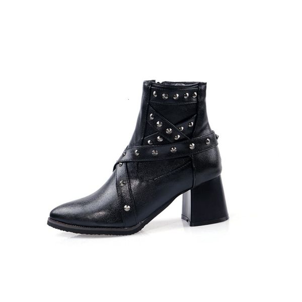 

2021 autumn and winter new rivets short belt buckles boots big woman n43f, Black