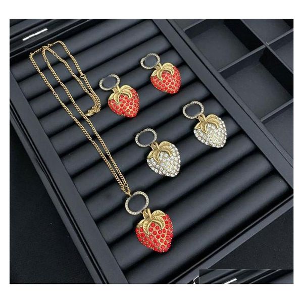 

retro strawberry diamond earrings designer letters printed jewelry sets brand rhinestone necklace studs women designer pendants 3xlgx, Black