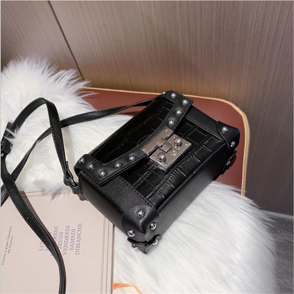 

vintage crocodile pattern womens 2021 new black slanting small square bag autumn and winter wild shoulder bag