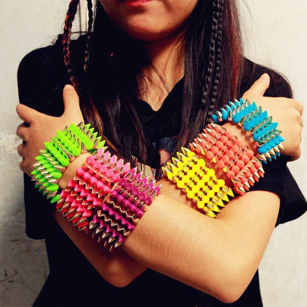 

neon colors plastic gothic rivets spikes elastic 5rows stretch bracelet for hip hop women party rock wristband punk jewelry q0717, Black