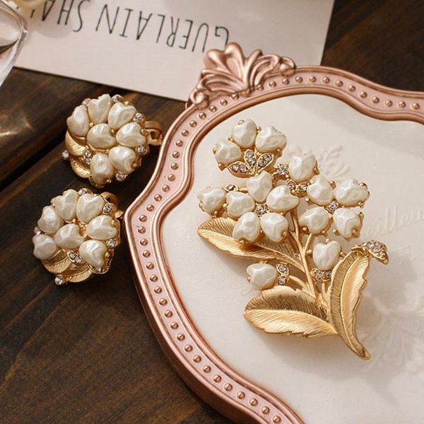 

pins, brooches vintage creative lily flower pearl brooch woman student party of the valley accessories gift, Gray