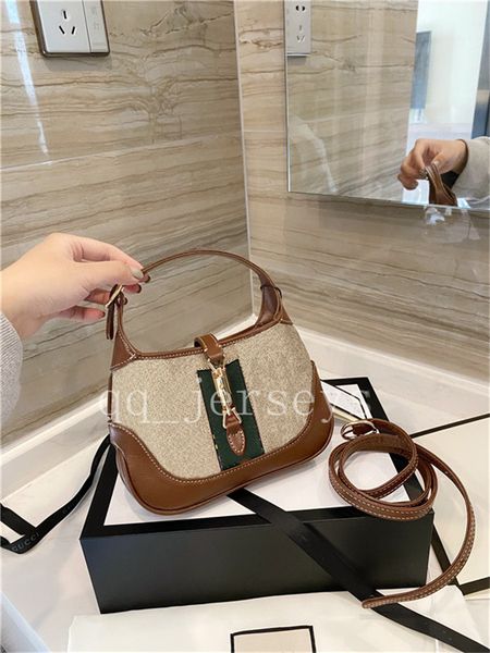 

luxury designer 2021 new trendy retro leather baguette niche design messenger bag shoulder underarm bag