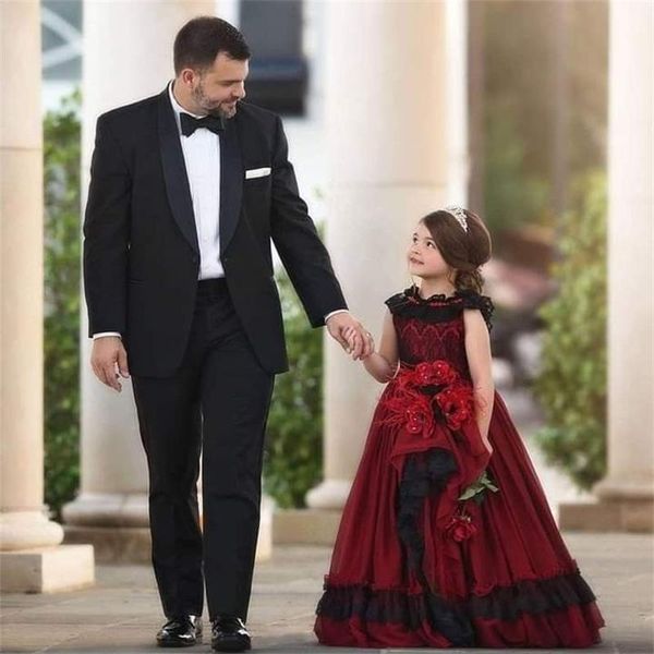 2022 Abiti da ragazza di fiori in pizzo Fiori fatti a mano Abiti da spettacolo per bambina Abito da principessa a strati