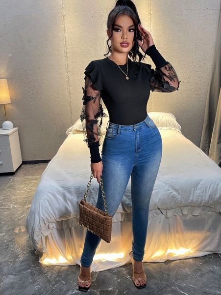 

butterfly applique detail form fitted 75ih#, White