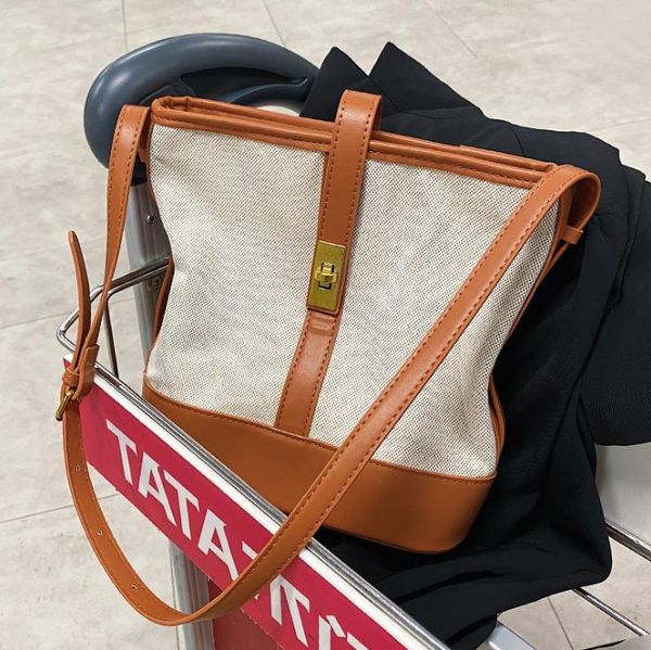 

contrasting color shoulder bag large capacity student simple western style female 2021 texture messenger bucket bags