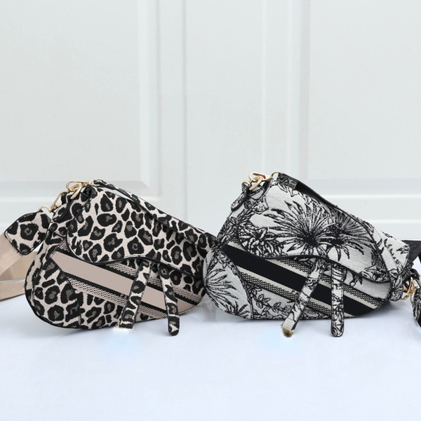 

ladies fashion leopard pattern shoulder bag saddle packet luxury designer artwork distressed animal print canvas saddlebag metal letter bran