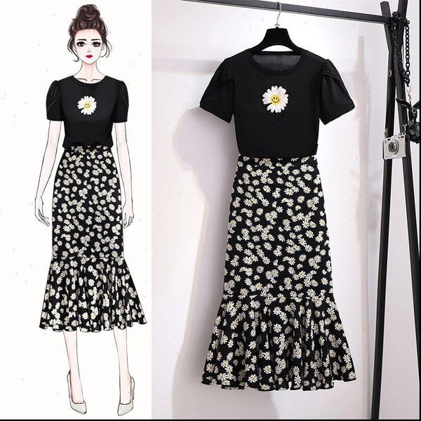 

plus size summer new two piece sets women daisy floral embroidery cotton t shirt high waist pleated print long skirt suit h75, Gray