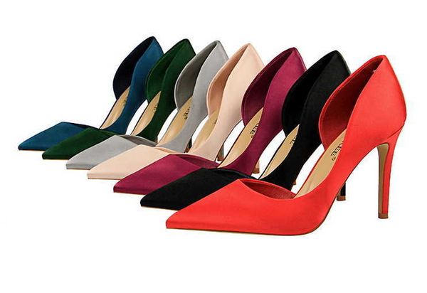 

wind thin high-heeled satin wedding shoes women's classic luxury pumps shallow mouth pointed side hollow nightclub slim single sandals, Black