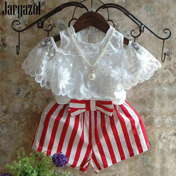 Mädchen-Kleidungsset, weißes schulterfreies Spitzenhemd mit roten Trägershorts, Kleidungsset mit Halskette, süße Outfits für Babys, G220310