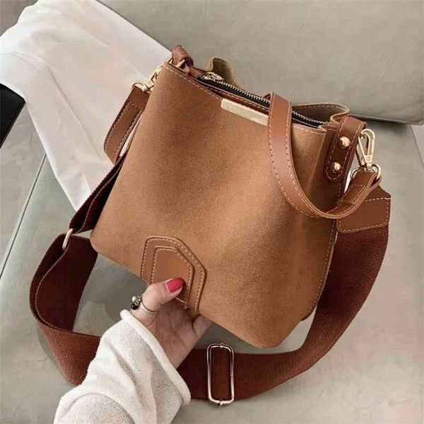 

vintage scrub leather bucket bags for women trending designer crossbody shoulder handbags women's wide belt bag 210913