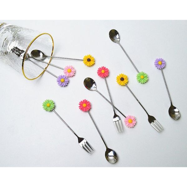 

3pcs daisy fruit forks lovely dessert forks cartoon cake party supplies coffee stirring fork for home banquet bar (random
