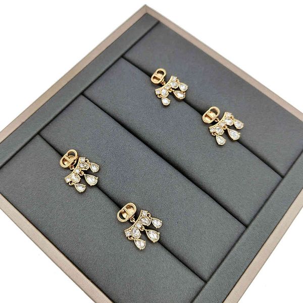 

70% off luxury jewelry earrings, female dijia's new letters, water drop drill, fashion baihuan earrings, Golden