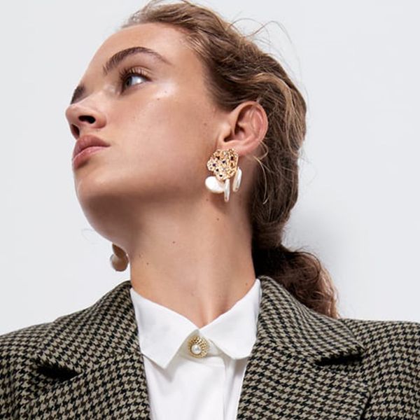 

same alloy printed pearl earrings on the official website, Silver