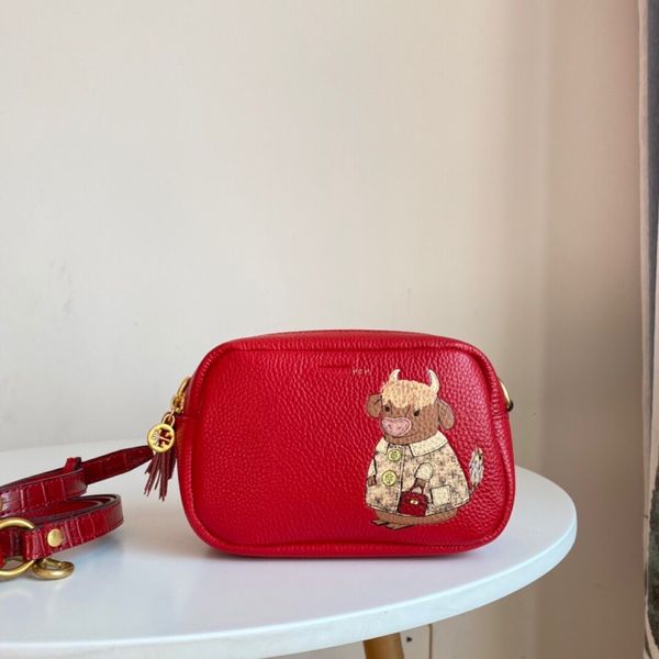 

design hand 2021 new horizontal zipper red small square animal messenger leisure bag xm, Red;black