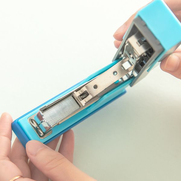 

kawaii plastic nietjes nice stationary paper student multifunctional 20-page nietmachine binding machine portable office supplies