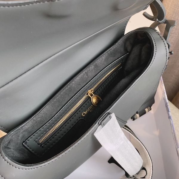 

2021 trend fashion retro old flower saddle leisure one shoulder crossbody flip bag