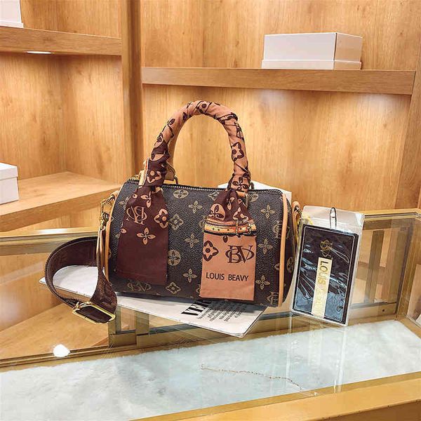 

2022 factory wholesale bivini fashion printed silk scarf portable shoulder foreign style messenger bag boston bag