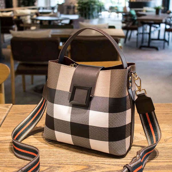

counter luxurys designers women's checkered bucket fashion temperament portable shoulder versatile messenger bag