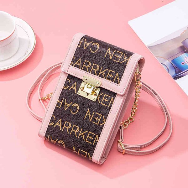 

2021 summer new women's alphabet mobile phone bag single shoulder slanting zero wallet lock hardware tide, Red;black