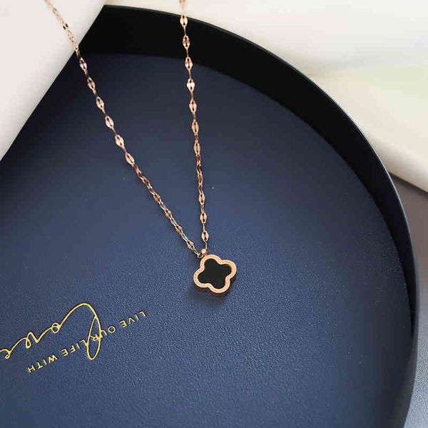Koreanische Version Flut Net Red Titan Stahl Rose Gold Kette Einfache Persönlichkeitslippe Glücksgras Anhänger Halskette