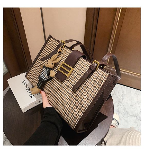 

design purse bag women's large capacity and winter new fashion versatile one shoulder armpit fashion foreign style tote
