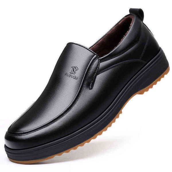 

the first layer of cowhide leather busins sho men's anti-skid and wear-ristant cowband bottom cover foot can be worn in