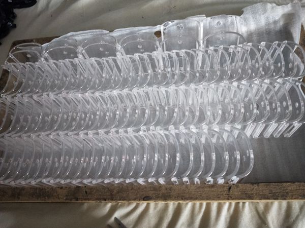 

fashionable small fragrance wind acrylic c bracelet, Golden;silver