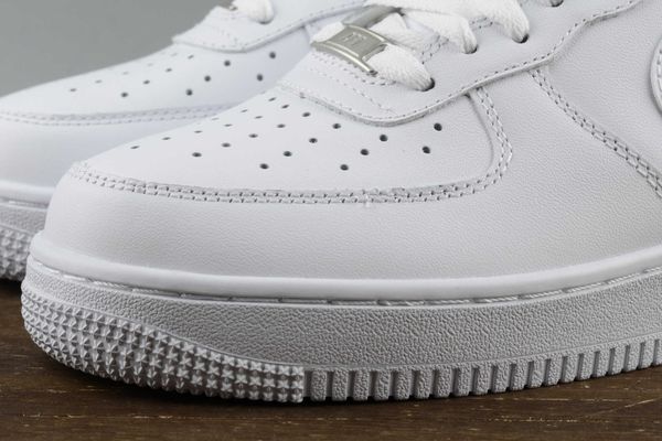 

men's and women's board sho sports leisure couple small white low top