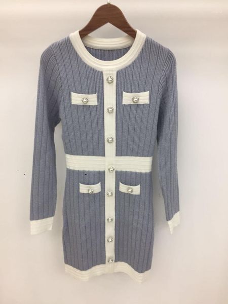 

two piece dress 2021 autumn fashion temperament small fragrance pearl breasted slim knit skirt, White