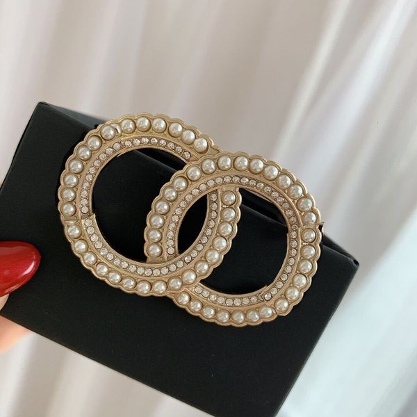 

small fragrant pearl inlaid diamond simple personality small fresh artistic brooch simple and generous temperament accessories niche jewelry, Gray