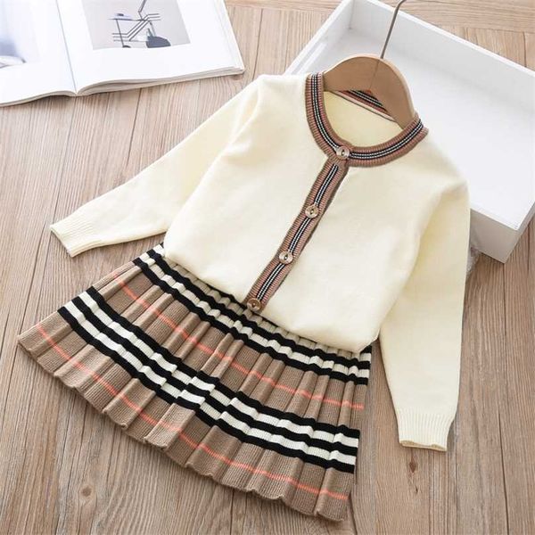 Baby Girl Winter Khaki Set di vestiti Autunno Kids Fashion O-Collo Cardigan Gonna a pieghe a righe 2 pezzi 3-7Y Abbigliamento per bambini 211025
