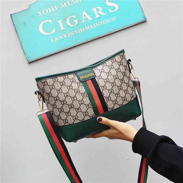 

2022 factory wholesale handbag fashion women's printed large color strip single shoulder autumn tote