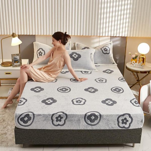 

sheets & sets winter thickened bed sheet snowflake ferret fleece one-piece thermal mattress protector three-piece flannel bedspread
