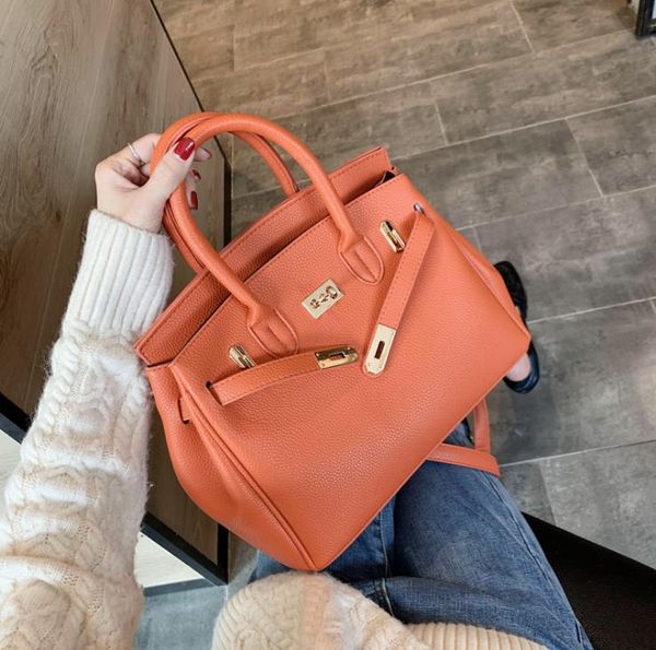 

2021 spring/summer locking handheld women's bag european and american fashion lychee pattern one shoulder messenger platinum bags