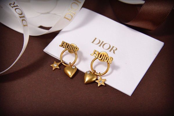 

2021 luxury designer jewelry 2021 new brass letter love earrings, Silver