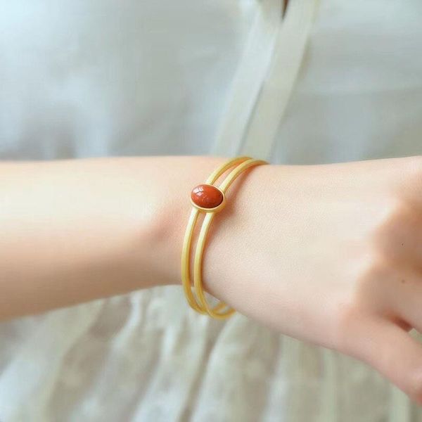 

the new 925 sier inlaid south red bracelet is made of ancient gold gilded, simple and fashionable, Golden;silver