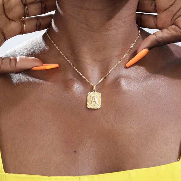 Colar de designer de jóias de luxo placa inicial para mulheres de aço inoxidável letra ouro quadrado encanto de água-onda cadeia mãe presente bff