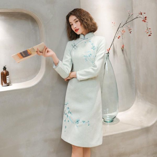 

ethnic clothing women's wool embroidered cheongsam, long sleeve, unified color, autumn and winter style, improved skirt, daily cheongsa, Red