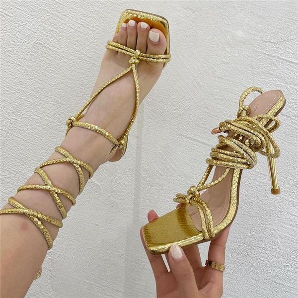 Sandálias 2021 Mulheres Verão 11cm Salto alto Lady Fetish Plataforma de Ouro Sandles Stiletto Gladiador Prom Cross Strap Laço Tênis