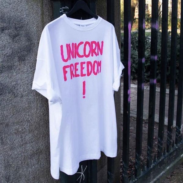 

new 2021 vetements unicorn oom' carta impresso t-shirts casuais das mulheres dos homens moda solta manga curta vtm t lzrx, Black